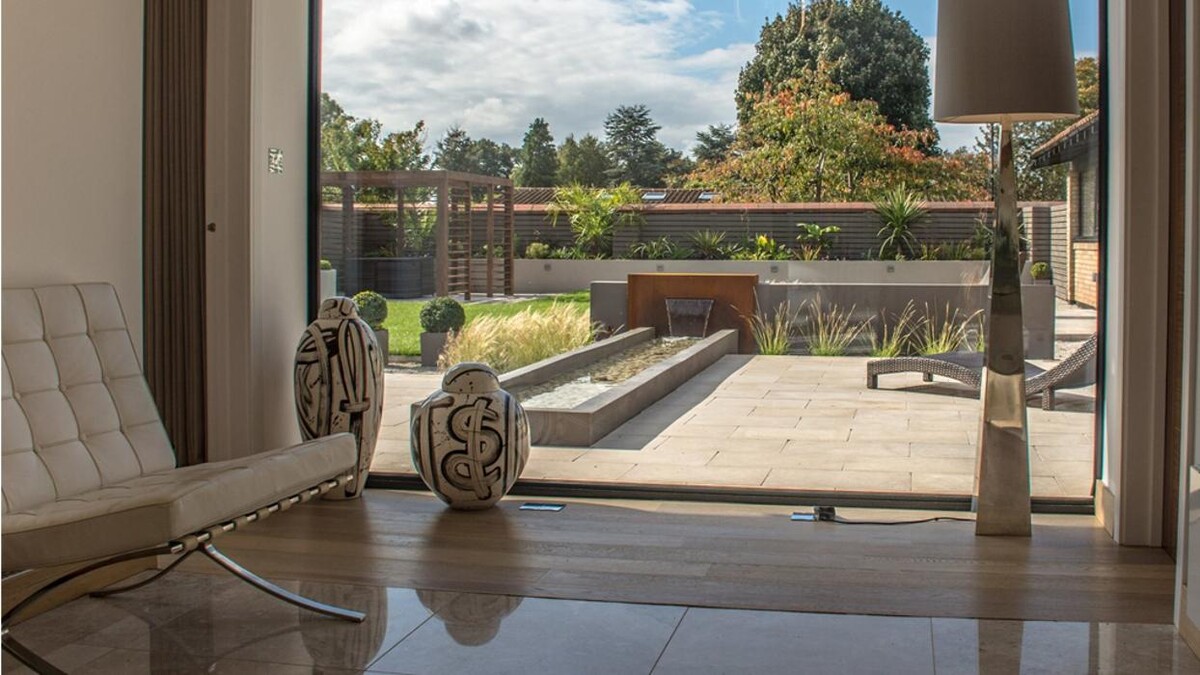 Images Robert Hughes Studio Ltd.