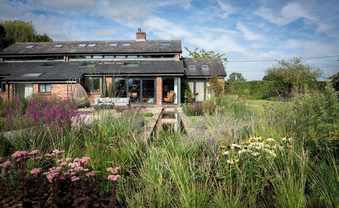 Images Robert Hughes Studio Ltd.