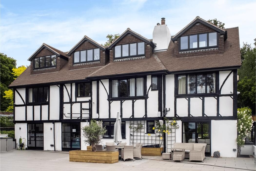 Images LMB Group Ltd.