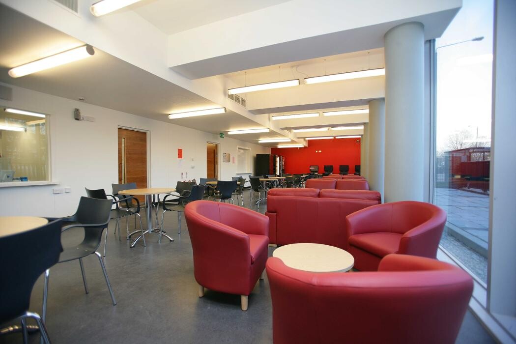 Images Davies Court (Canary Wharf)