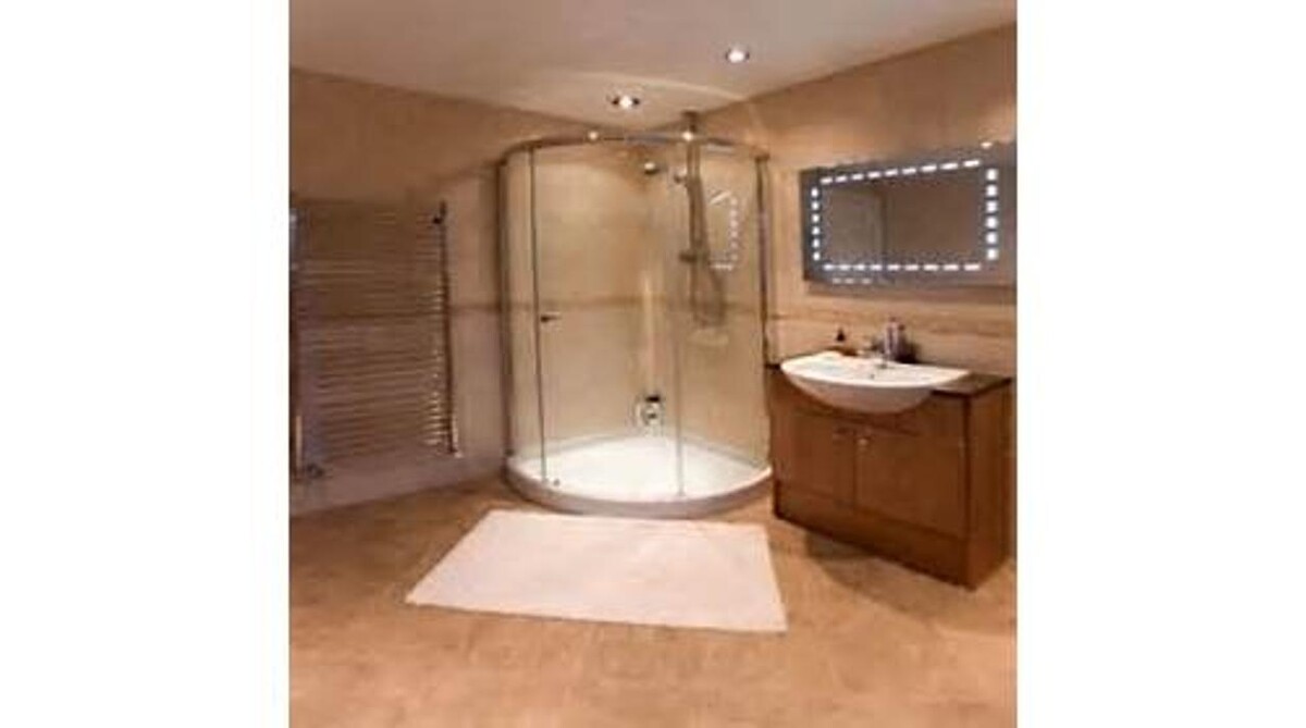 Images Brian Clark & Son Ltd