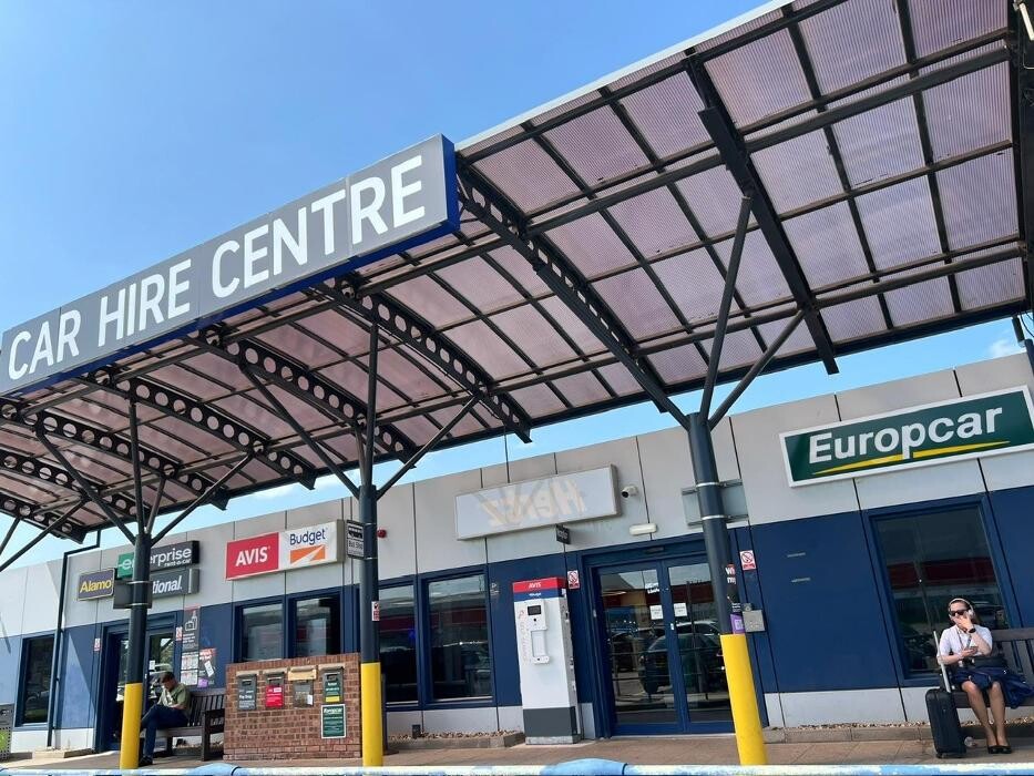 Images Budget Car Hire - London Luton Airport