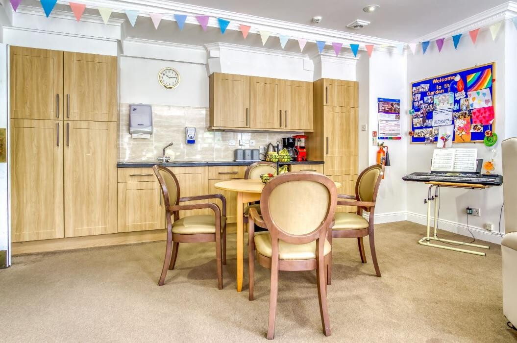 Images Pendean House Care Home - Bupa
