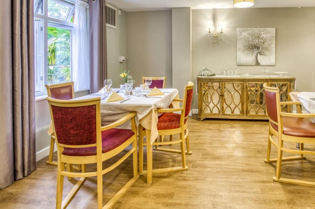 Images The Links Care Home - Bupa
