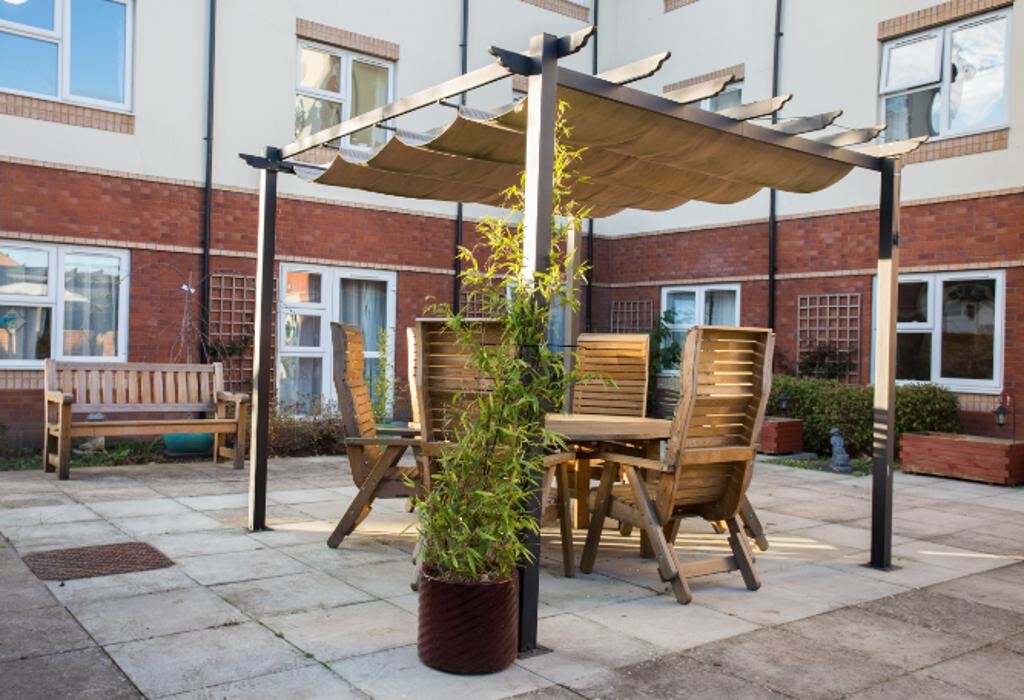 Images Thatcham Court Care Home - Bupa