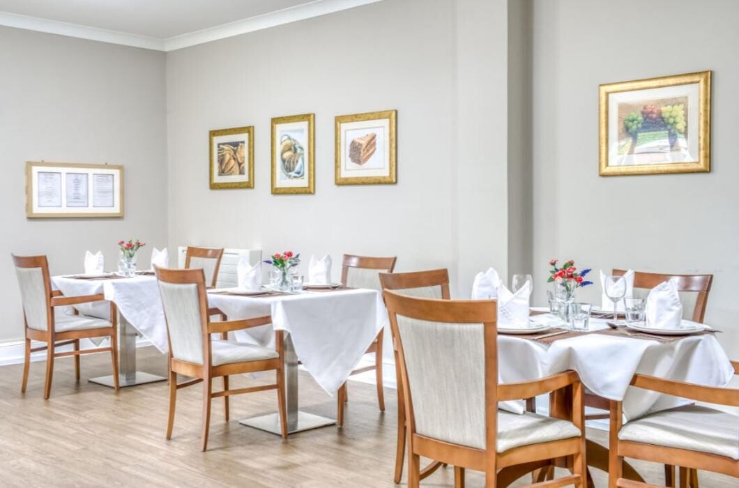 Images Trowbridge Oaks Care Home - Bupa