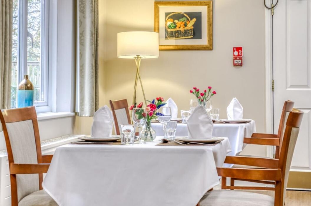 Images Trowbridge Oaks Care Home - Bupa