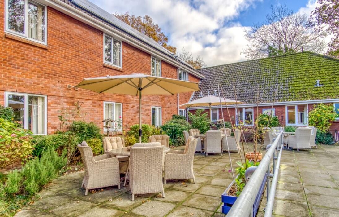 Images Trowbridge Oaks Care Home - Bupa