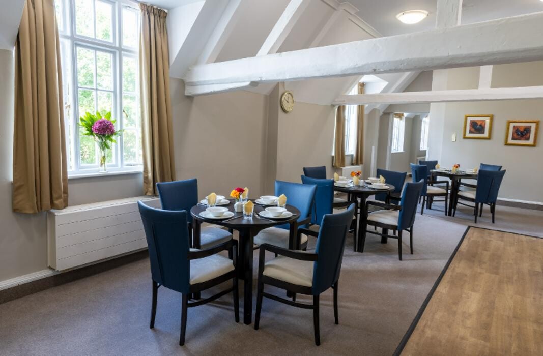 Images Hill House Care Home - Bupa