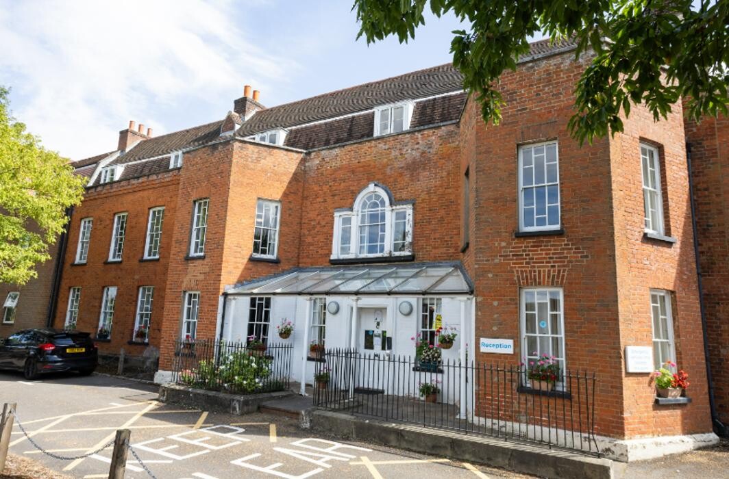 Images Hill House Care Home - Bupa