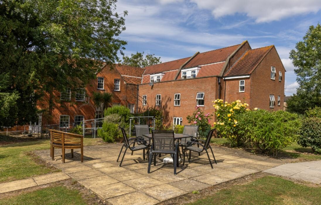Images Hill House Care Home - Bupa
