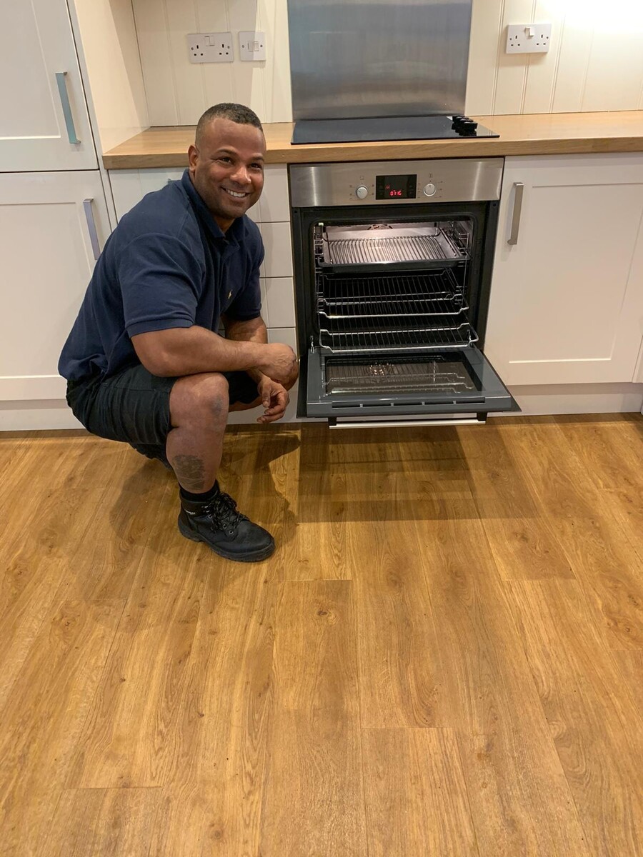 Herts Oven And Carpet Cleaning Logo