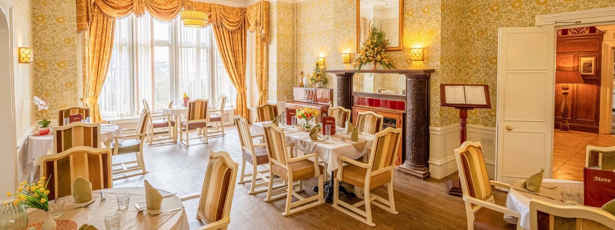 Images Oaken Holt Nursing and Residential Home