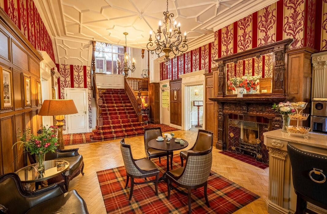 Images Oaken Holt Nursing and Residential Home