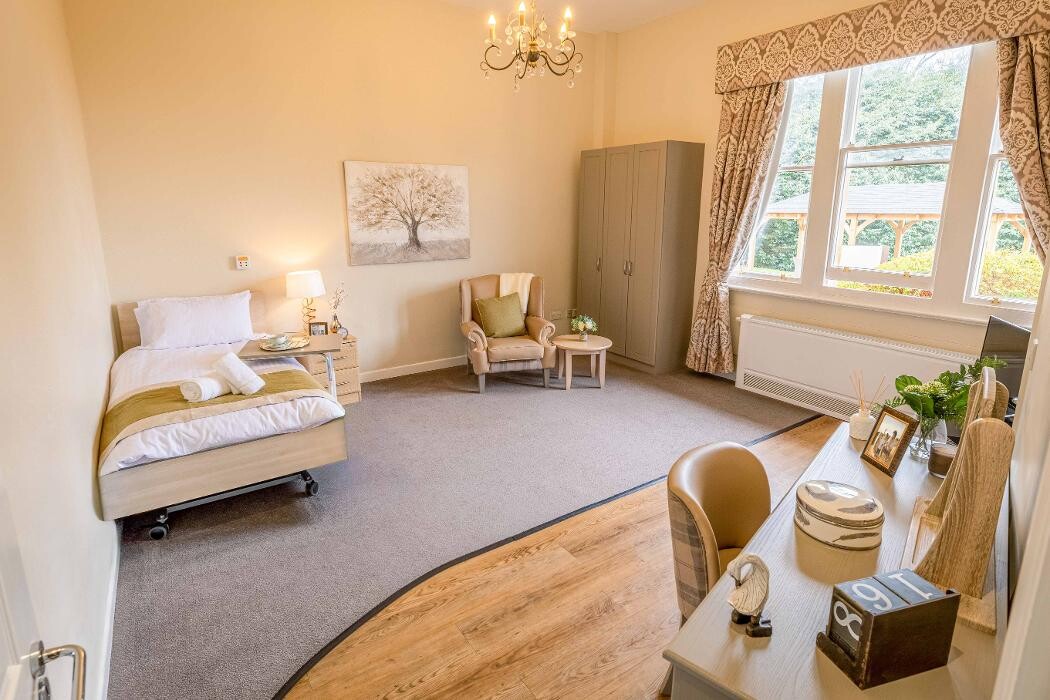 Images Oaken Holt Nursing and Residential Home