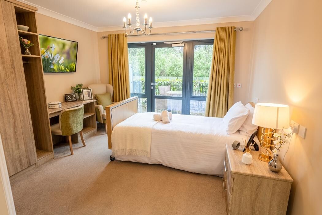 Images Oaken Holt Nursing and Residential Home
