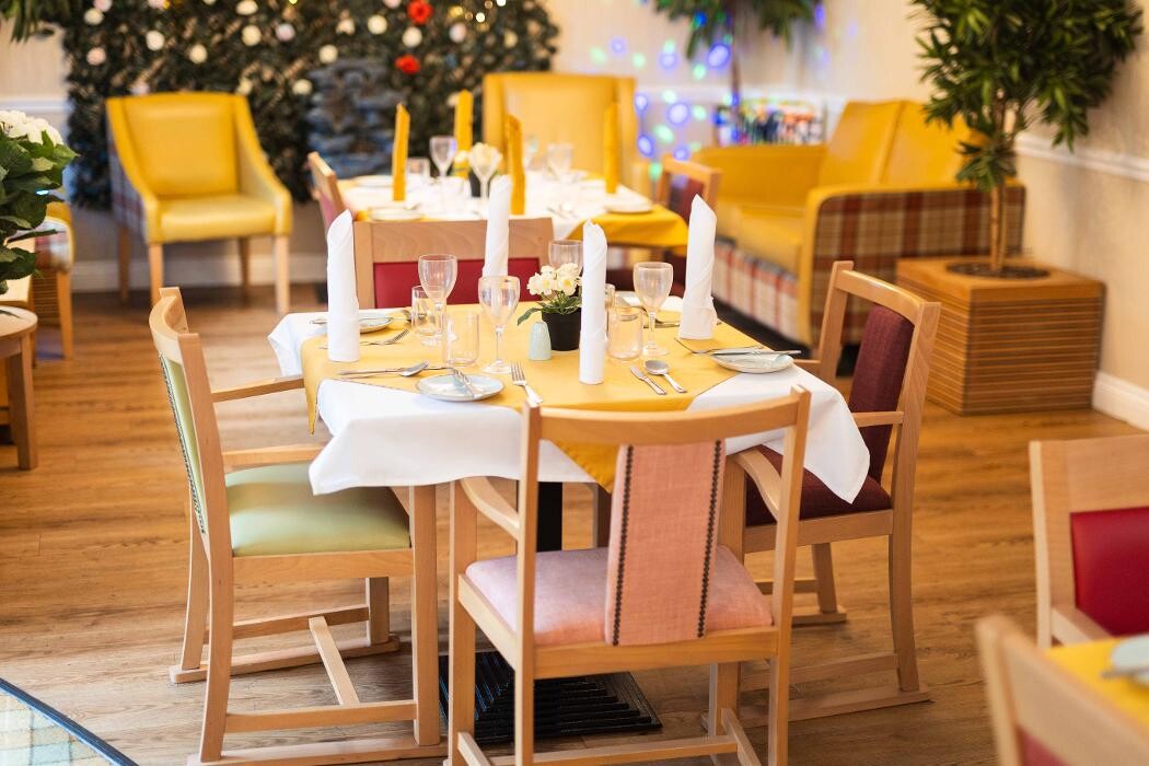 Images Oaken Holt Nursing and Residential Home