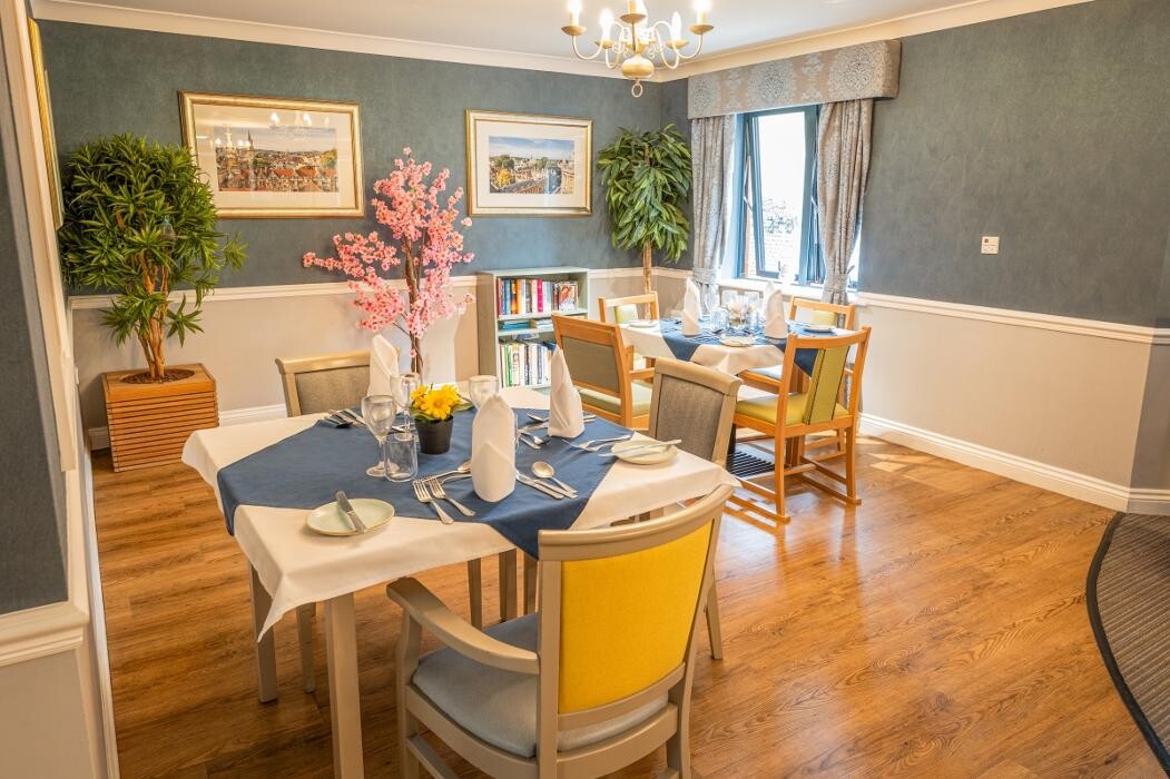 Images Oaken Holt Nursing and Residential Home
