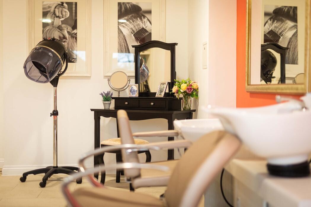 Images Oaken Holt Nursing and Residential Home
