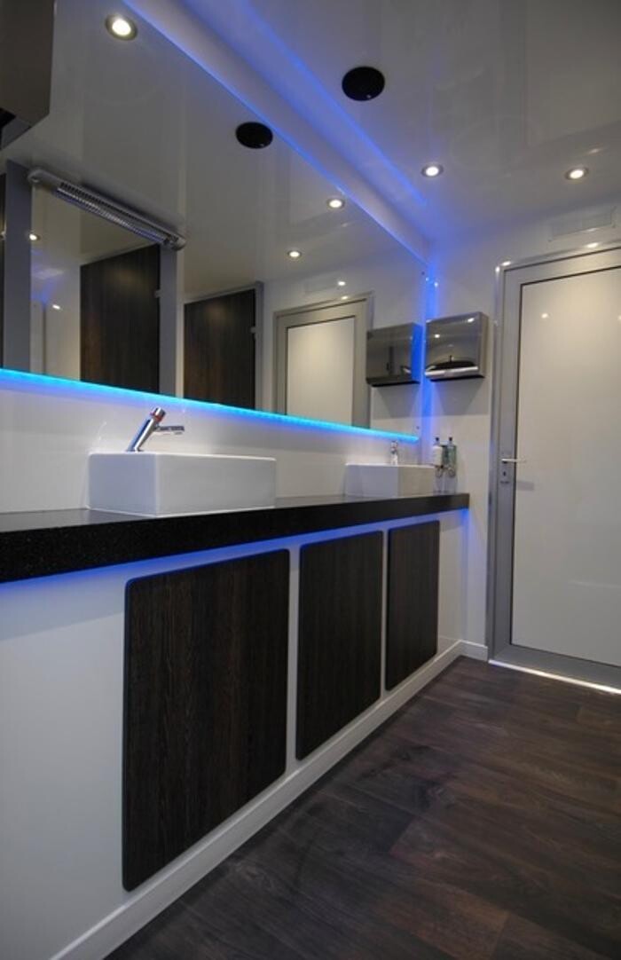 Images Follys Luxury Toilet Hire