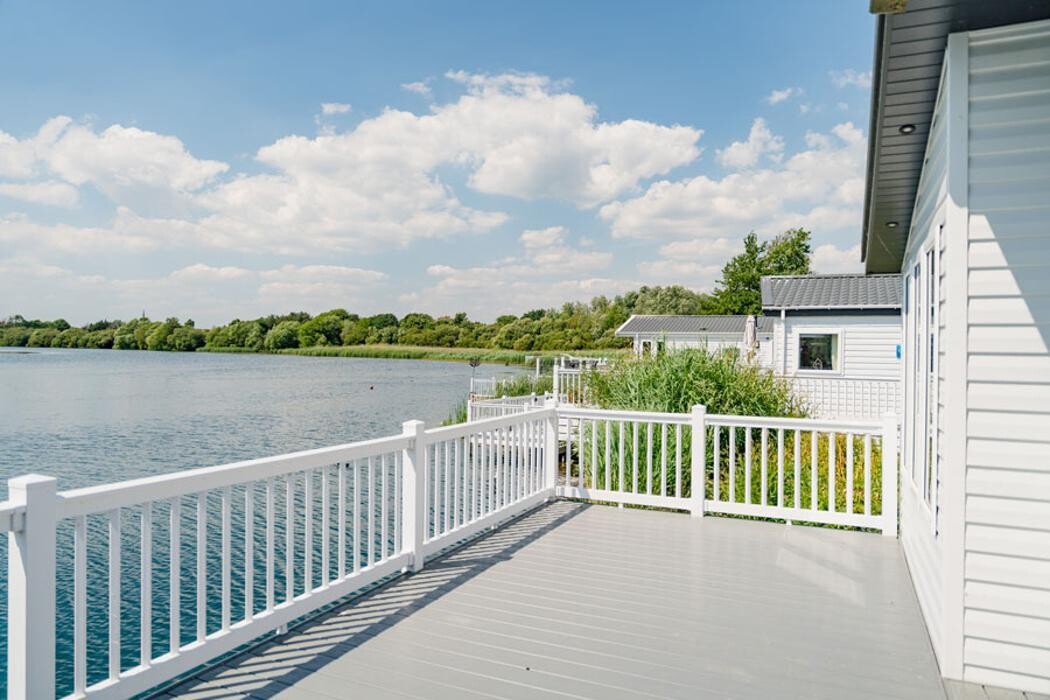 Images Chichester Lakeside Holiday Park