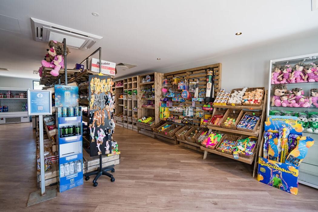 Images Chichester Lakeside Holiday Park