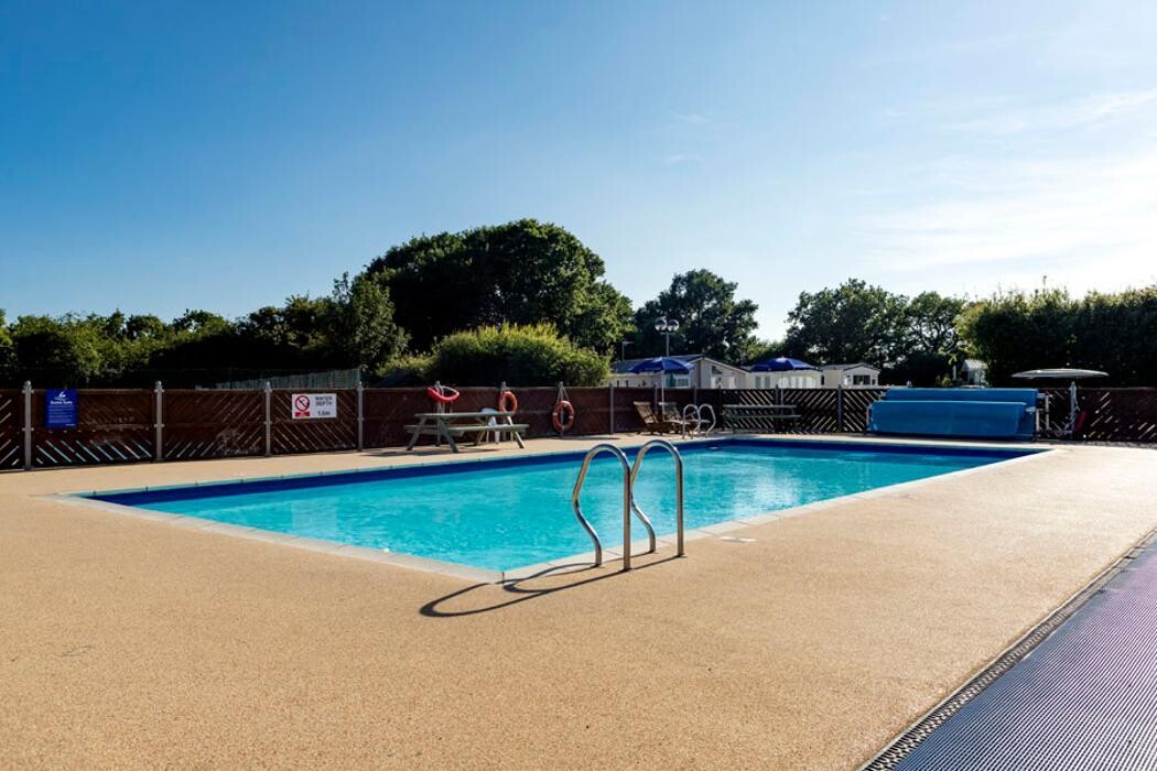 Images Carlton Meres Holiday Park