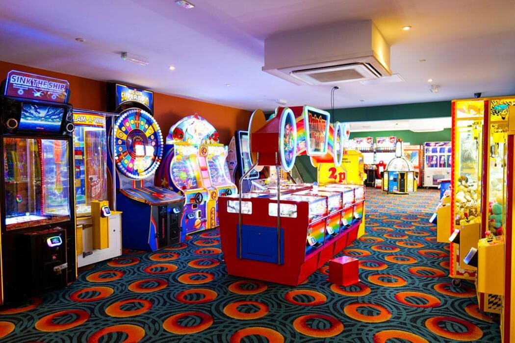 Images Carlton Meres Holiday Park
