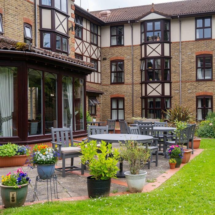 Images Basingfield Court Residential Care Home - Sanctuary Care
