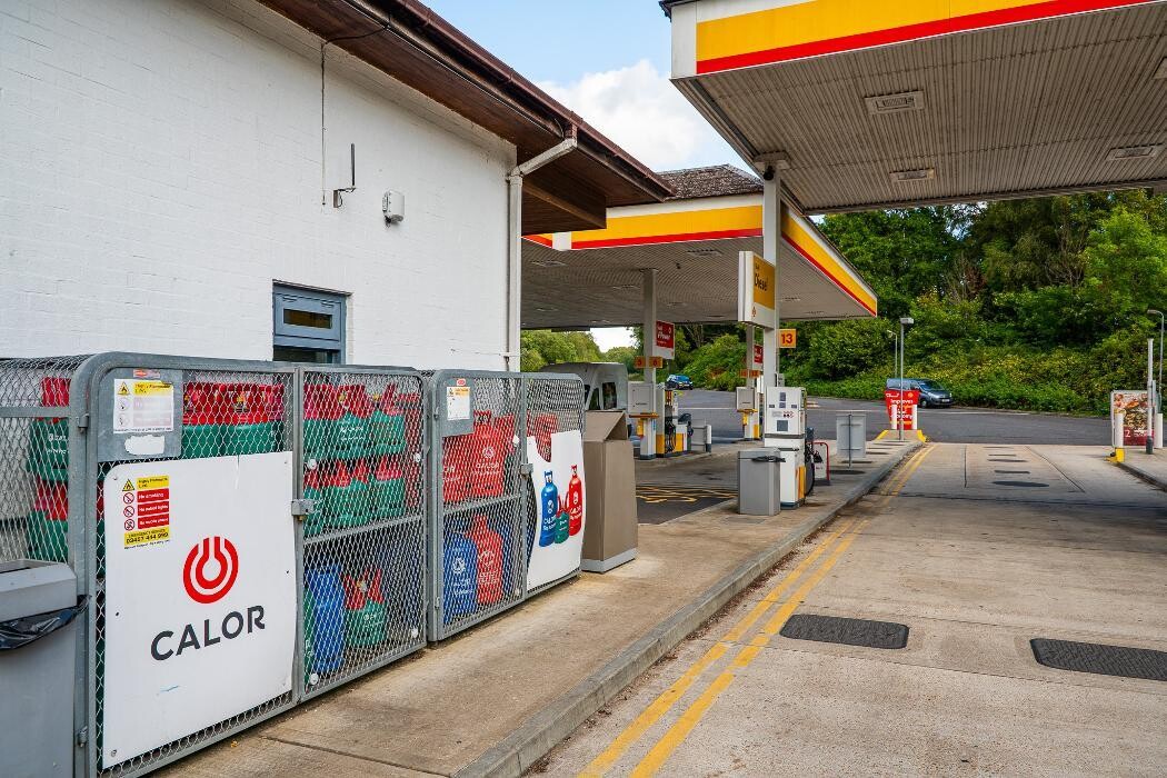 Images Shell Recharge Charging Station