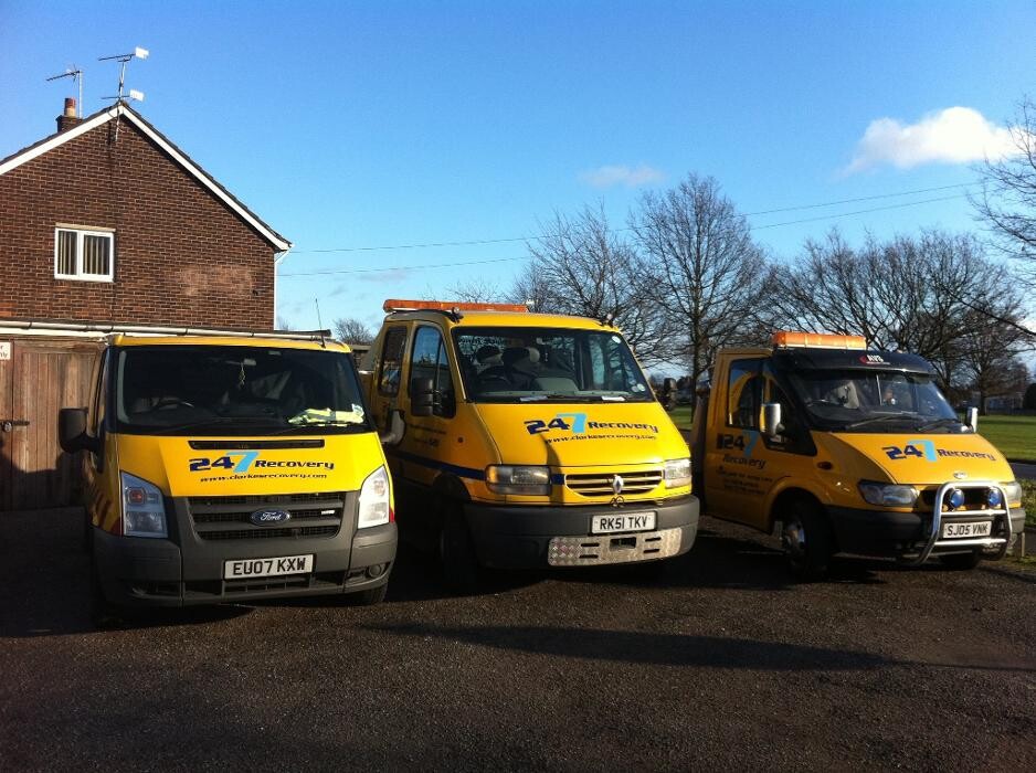 Clarkes Breakdown Recovery 24/7 Logo
