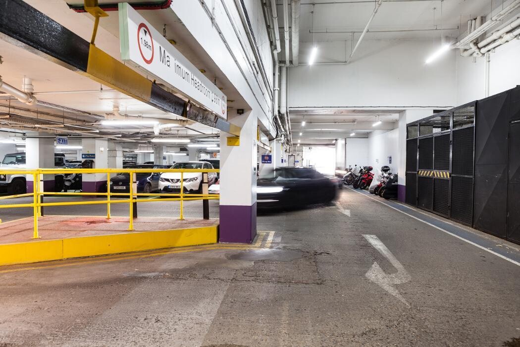 Images Kensington High Street Car Park - Saba Parking