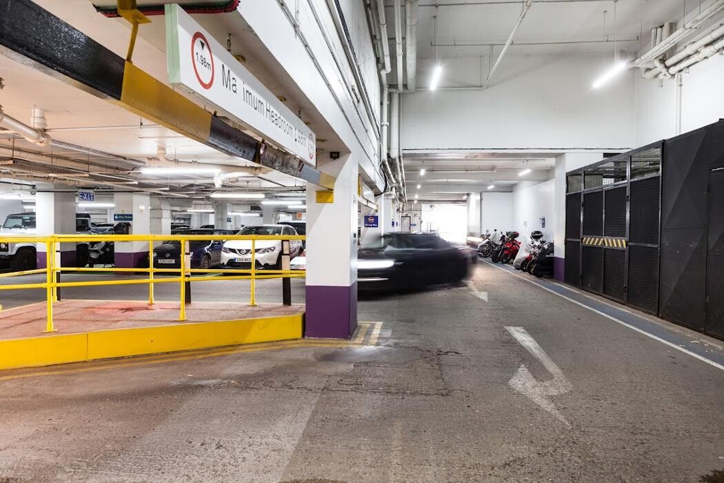 Images Kensington High Street Car Park - Saba Parking