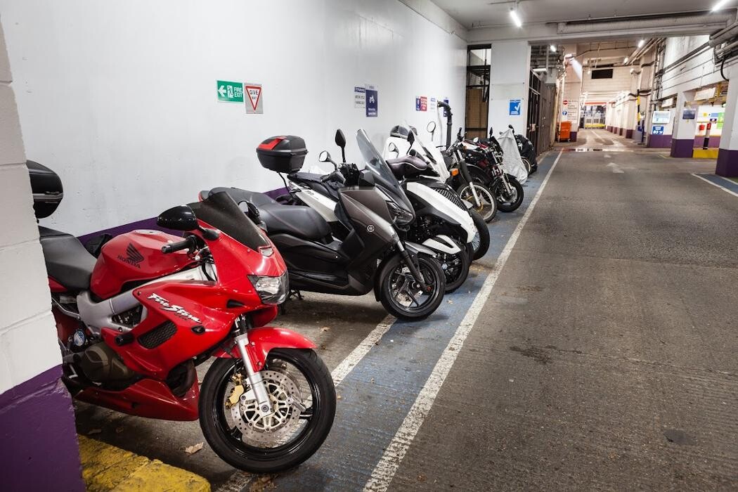 Images Kensington High Street Car Park - Saba Parking