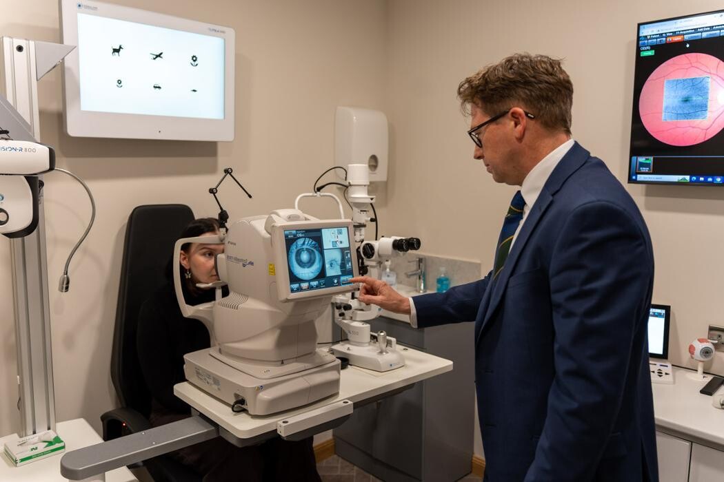 Images Salmoni Opticians