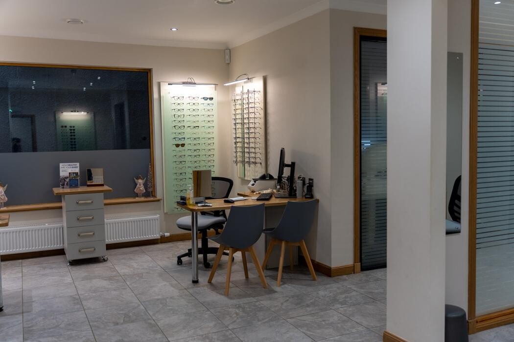 Images Salmoni Opticians