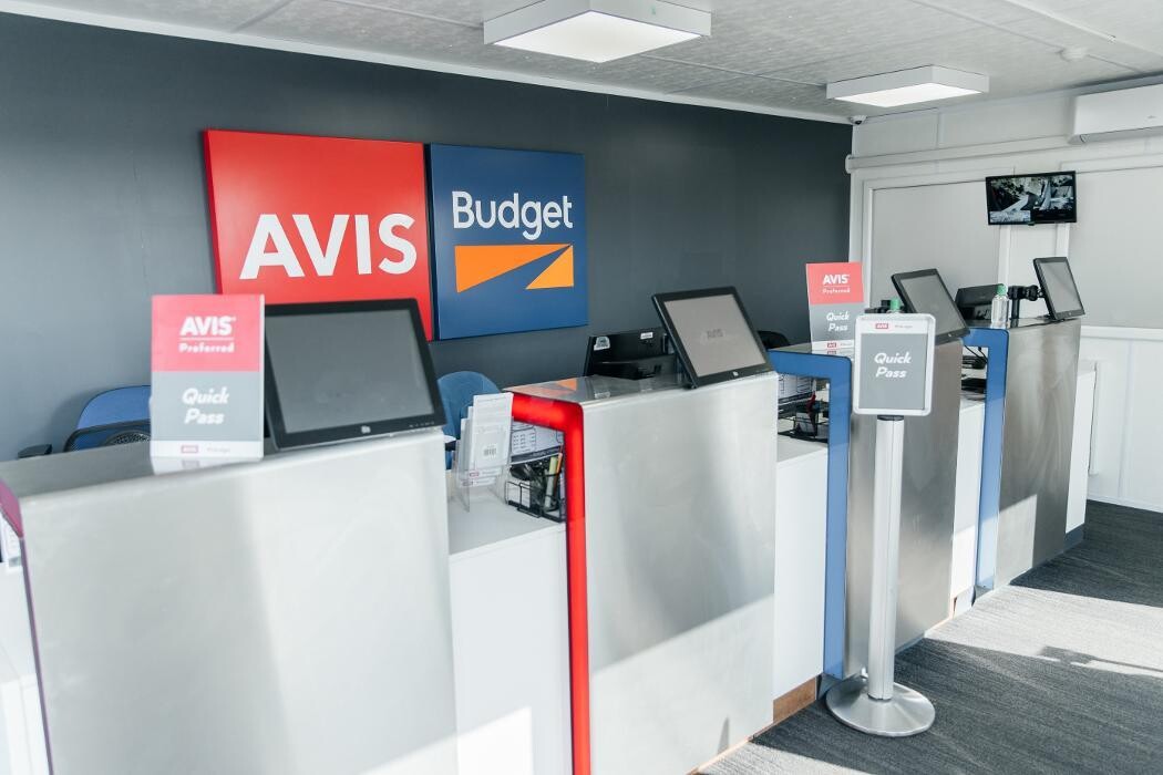 Images Avis Car Hire - Birmingham Airport