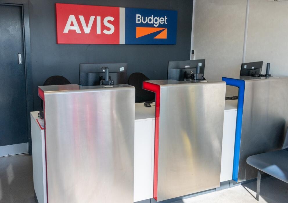 Images Avis Car Hire - Edinburgh Airport