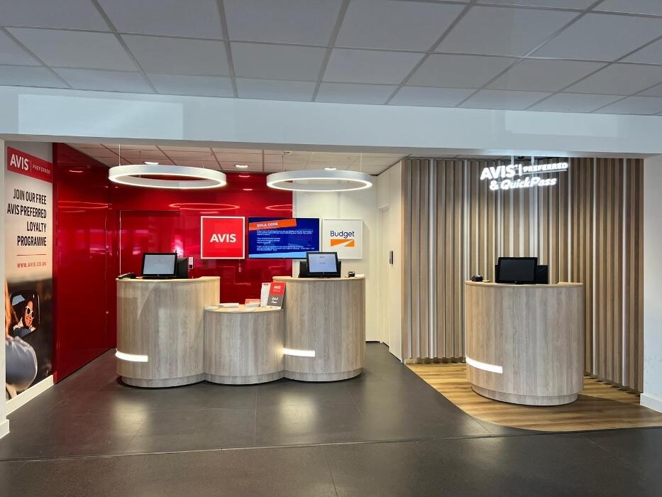 Images Avis Car Hire - London Luton Airport