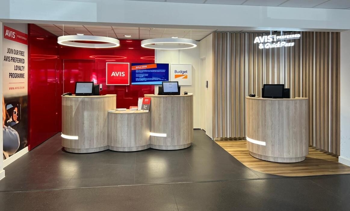Images Avis Car Hire - London Luton Airport