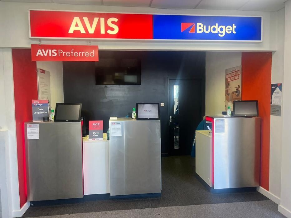 Images Avis Car Hire - Exeter Airport