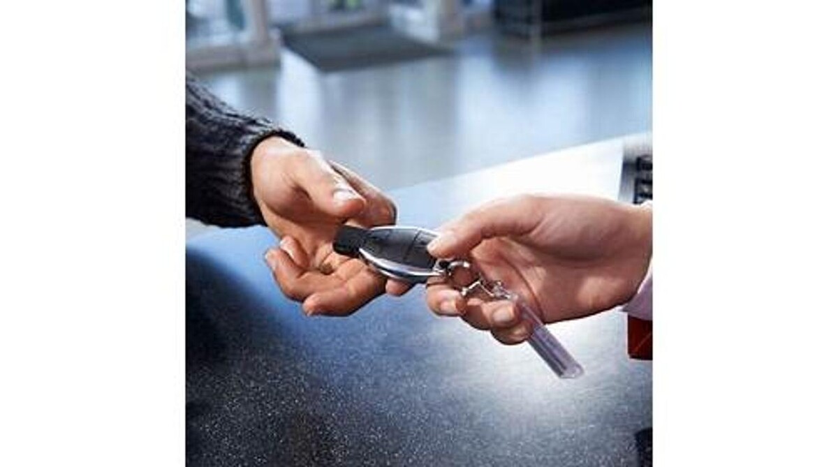 Images Avis Car Hire - Exeter Airport