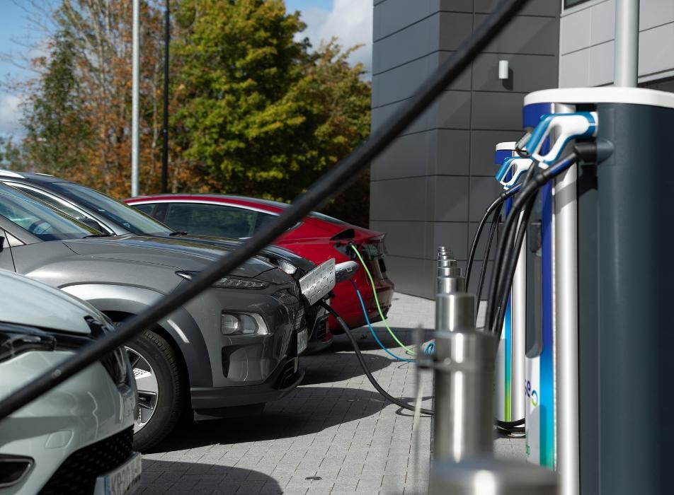 Images bp pulse Charging Station