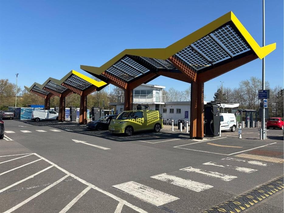 Images Fastned Charging Station