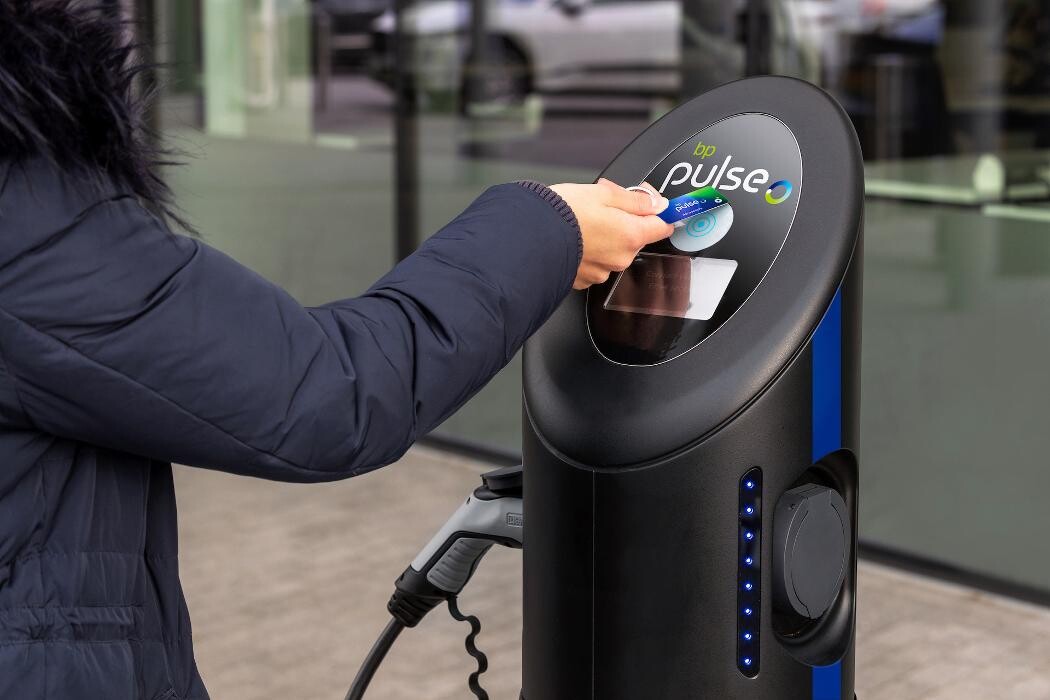 Images bp pulse Charging Station