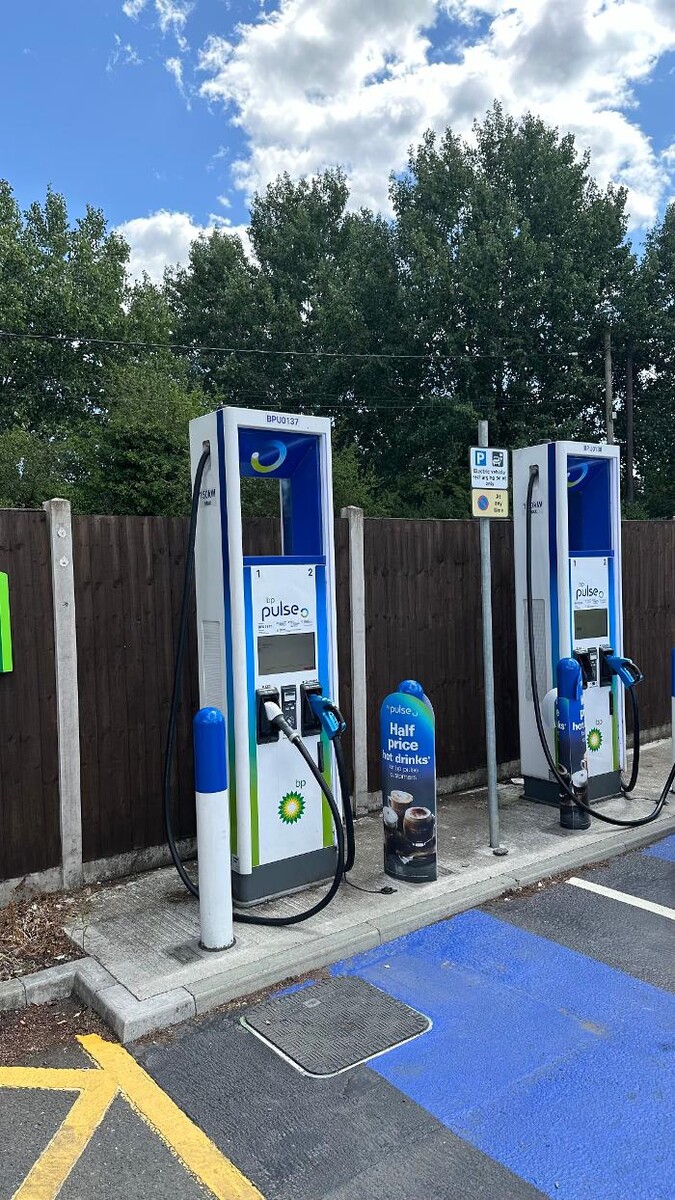 Images bp pulse Charging Station