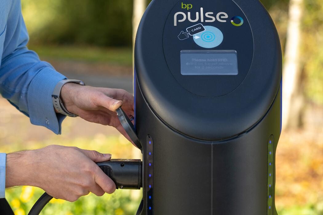Images bp pulse Charging Station