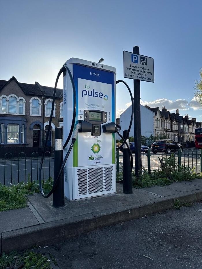 Images bp pulse Charging Station