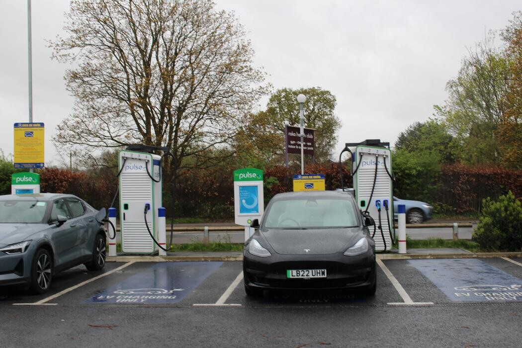 Images bp pulse Charging Station