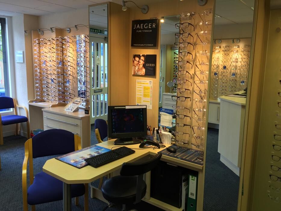 Images Ferrier & MacKinnon Optometrists